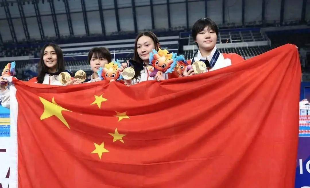 意大利游泳选手实力出众，一举夺得金牌