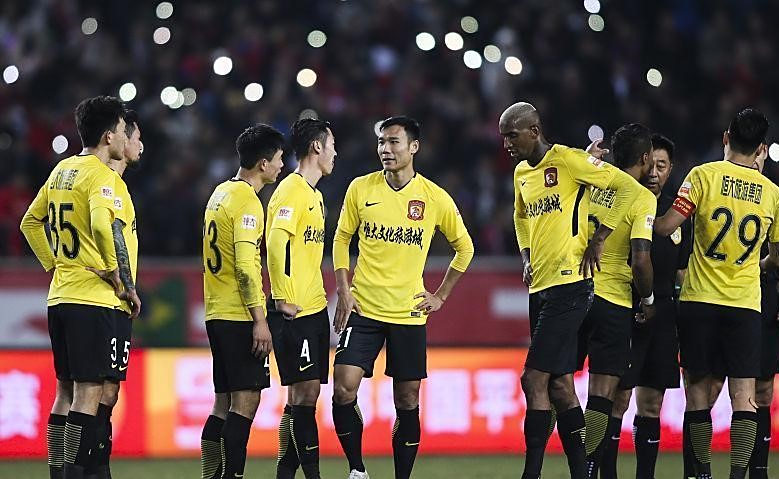 泰达主场不敌恒大,积分榜上遭遇连败 泰达主场不敌恒大,积分榜上遭遇连败