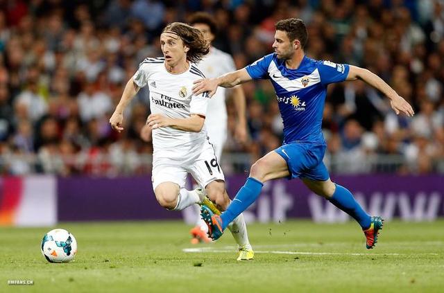 皇马连续不败开局,引发球迷狂欢 皇马连续不败开局,引发球迷狂欢