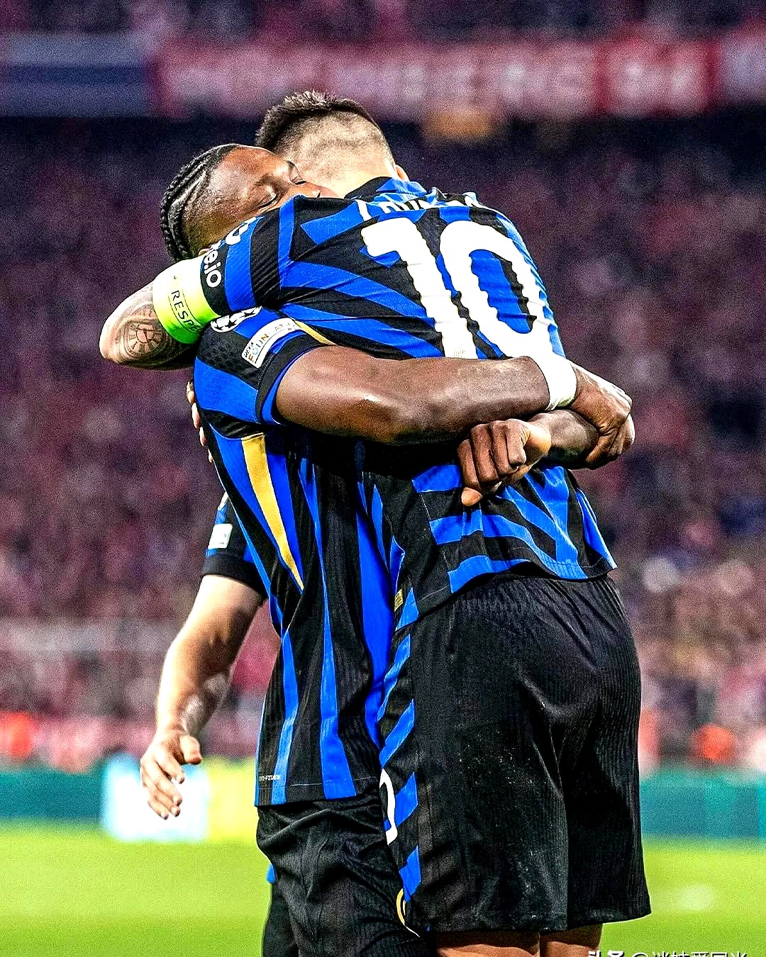 拜仁慕尼黑势不可挡,疾步前行向胜利 拜仁慕尼黑势不可挡,疾步前行向胜利