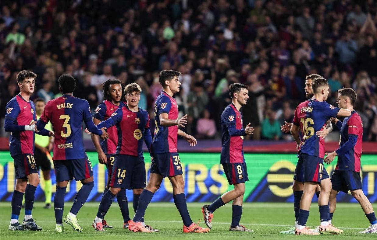 巴萨中场团结一心，困境中迎来转机