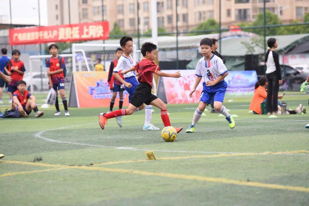 精彩绝伦!国内足球比赛刷新观赏体验 精彩绝伦!国内足球比赛刷新观赏体验