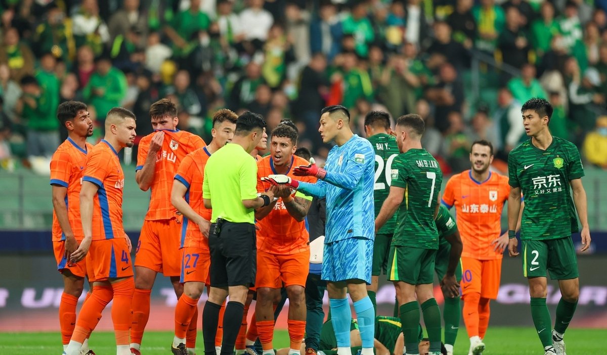 国安主场击败鲁能,继续领跑积分榜 国安主场击败鲁能,继续领跑积分榜